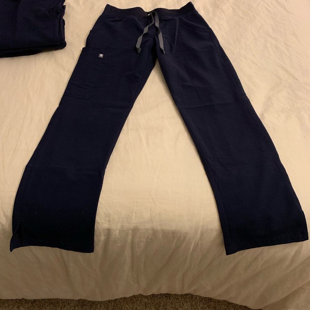 Figs kade cargo scrub pants XS Petite in navy